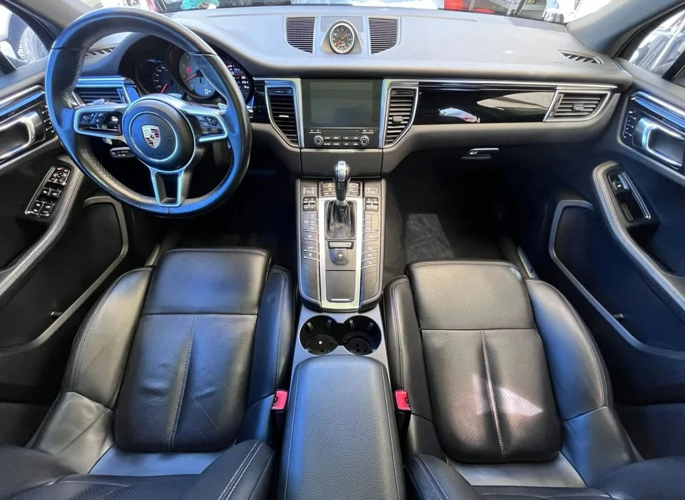 2017 Porsche Macan - Image 17 of 20