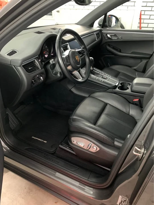 2017 Porsche Macan - Image 5 of 9