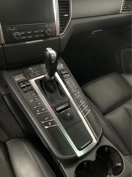 2017 Porsche Macan - Image 4 of 9