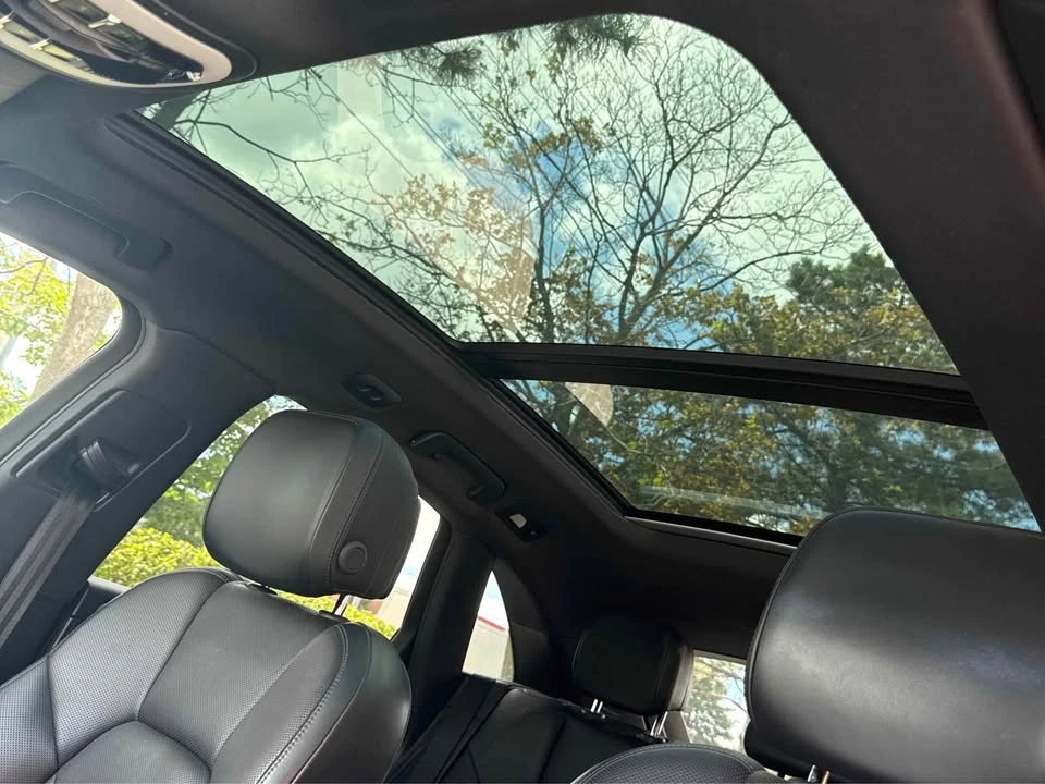 2017 Porsche Macan - Image 7 of 10