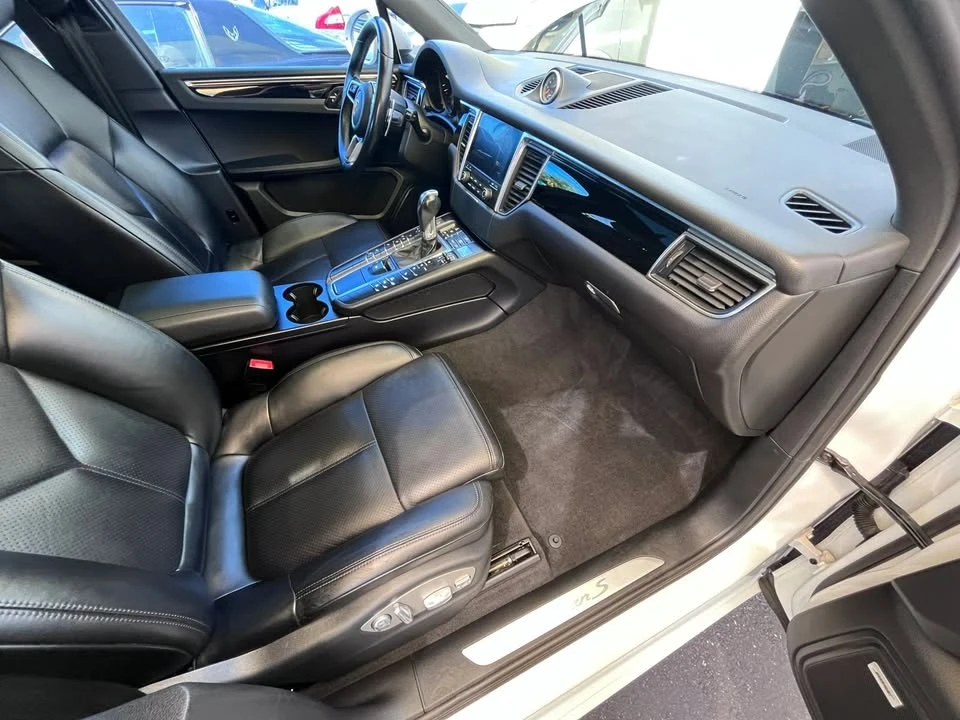 2017 Porsche Macan - Image 12 of 20