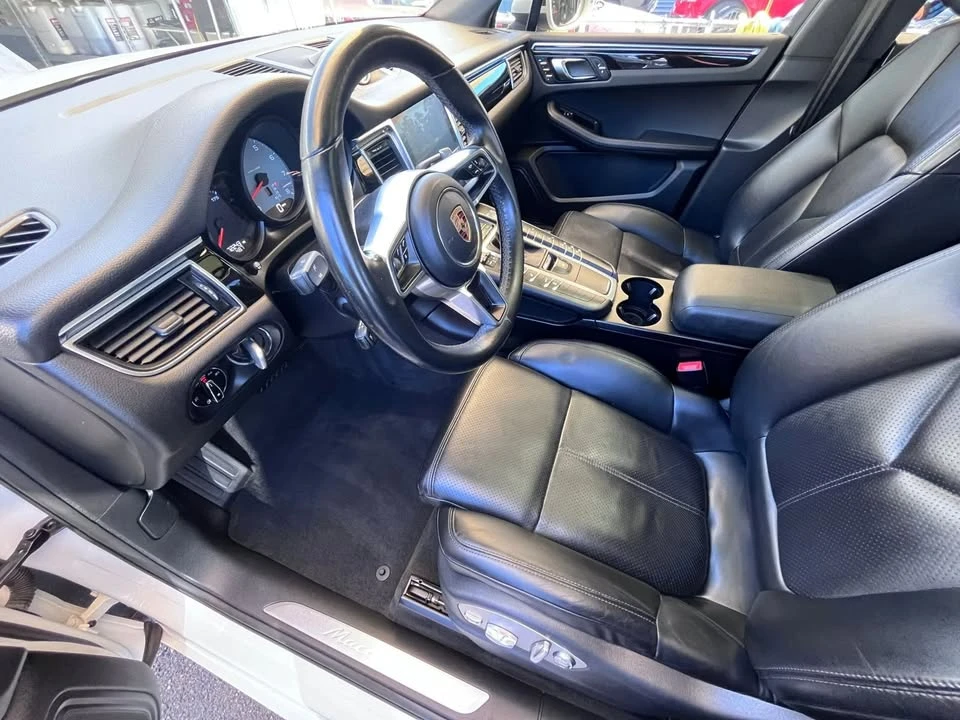 2017 Porsche Macan - Image 9 of 20
