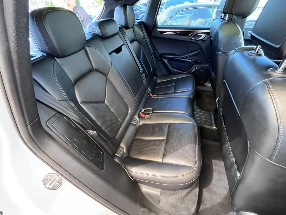 2017 Porsche Macan - Image 15 of 20