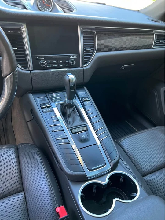 2017 Porsche Macan - Image 8 of 12