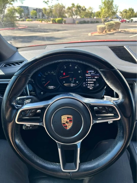 2017 Porsche Macan - Image 11 of 20