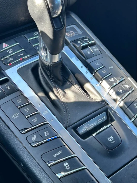 2017 Porsche Macan - Image 15 of 20