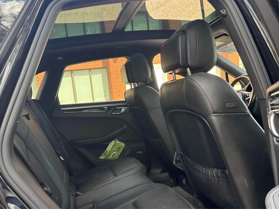 2017 Porsche Macan - Image 9 of 10