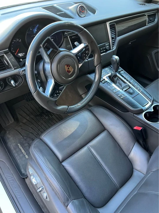 2017 Porsche Macan - Image 9 of 12