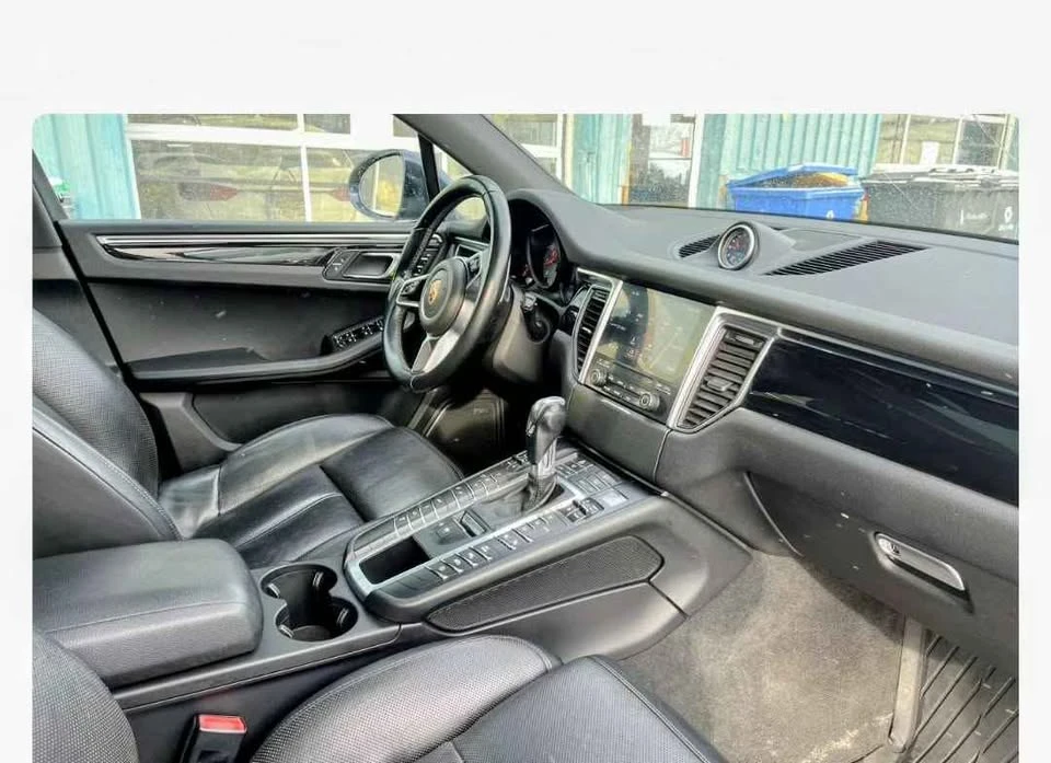 2017 Porsche Macan - Image 8 of 10