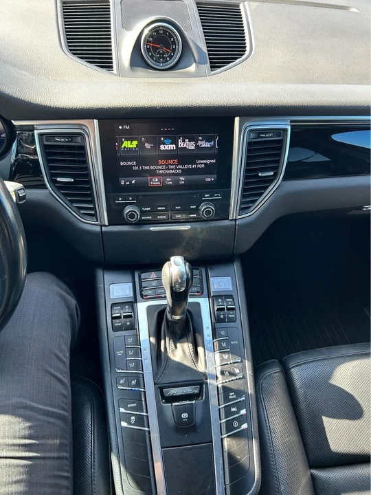 2017 Porsche Macan - Image 12 of 20
