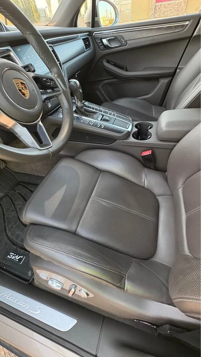 2017 Porsche Macan - Image 10 of 11