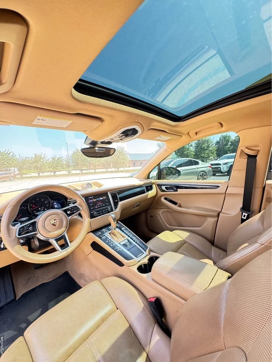 2017 Porsche Macan - Image 14 of 19