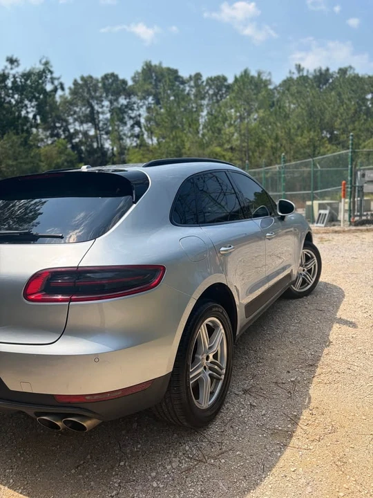 2017 Porsche Macan - Image 19 of 20