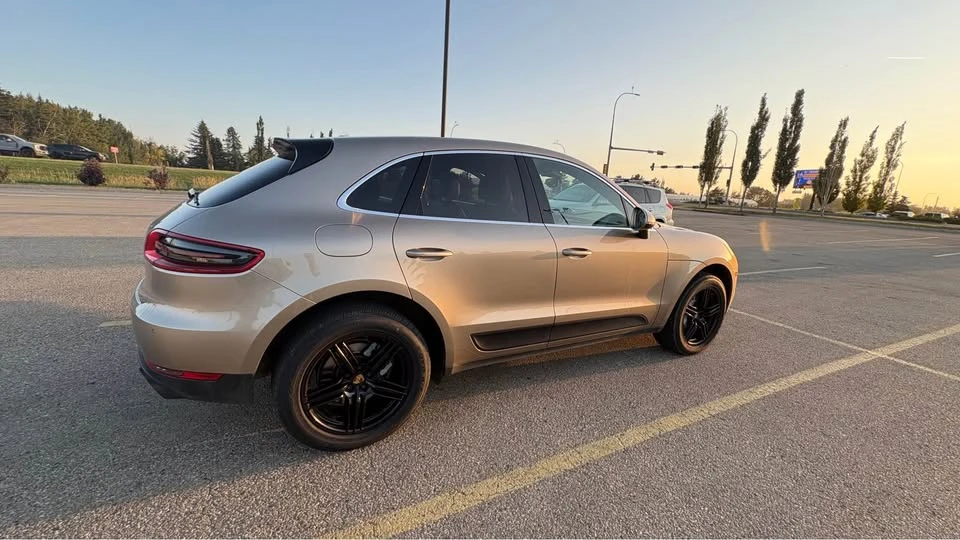 2017 Porsche Macan - Image 8 of 11