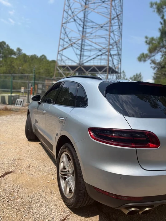2017 Porsche Macan - Image 17 of 20