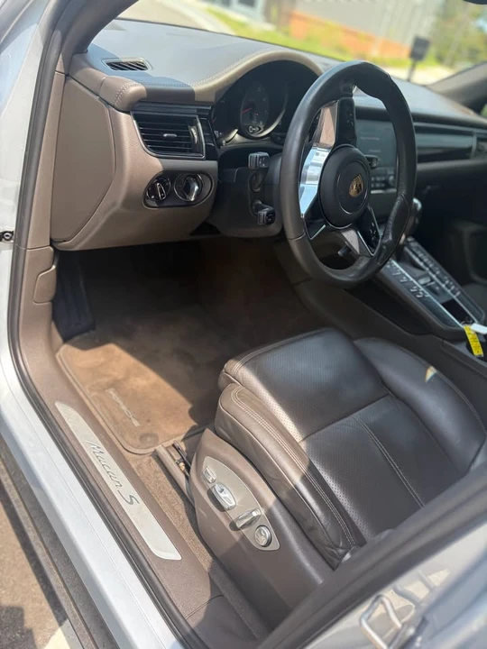 2017 Porsche Macan - Image 2 of 10