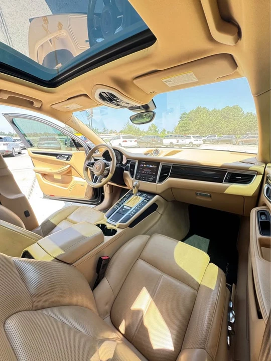 2017 Porsche Macan - Image 16 of 19