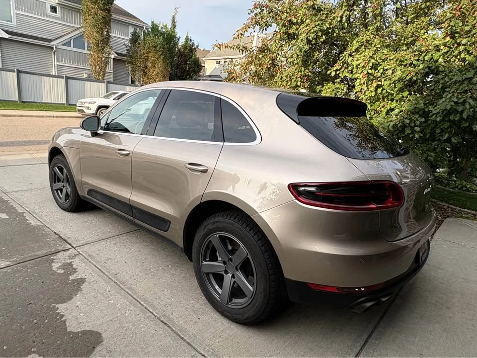 2017 Porsche Macan - Image 2 of 11