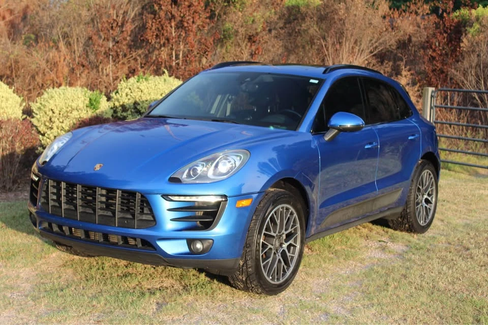 2017 Porsche Macan - Image 2 of 20