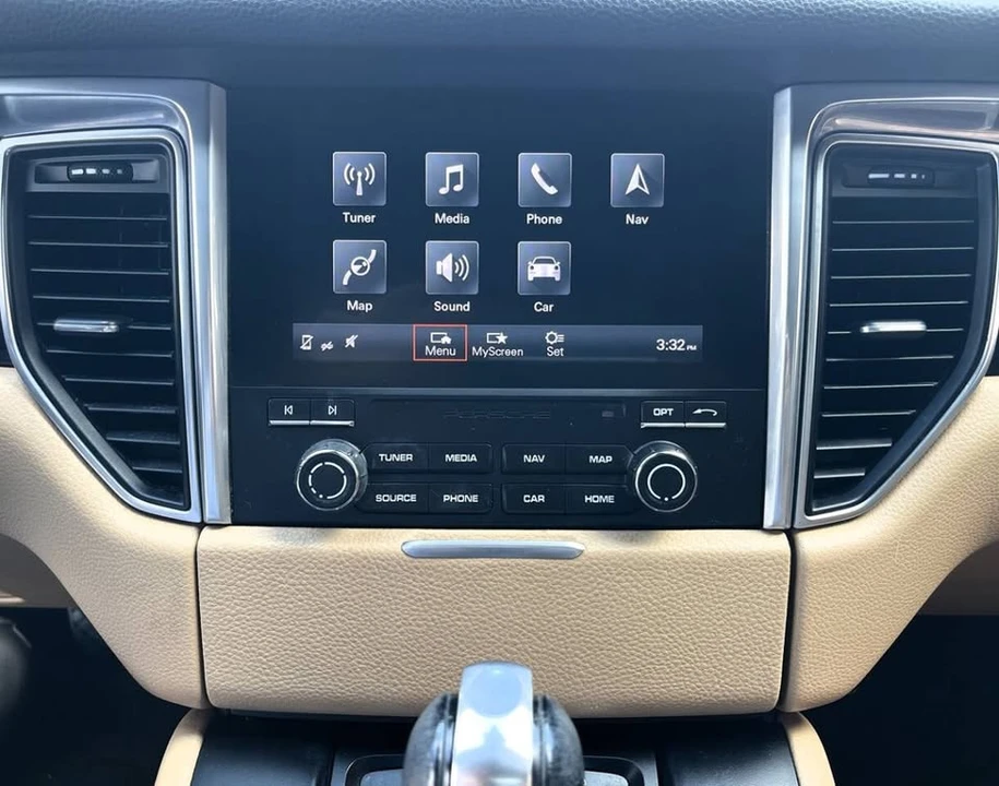 2017 Porsche Macan - Image 15 of 18