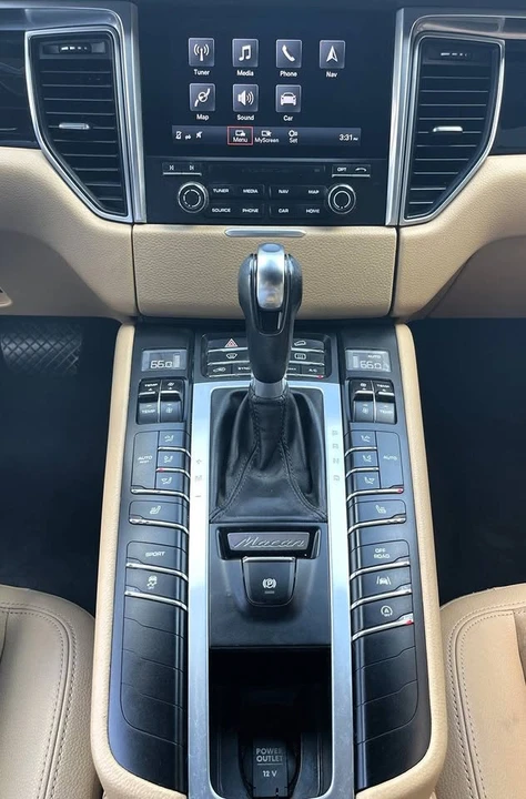 2017 Porsche Macan - Image 16 of 18