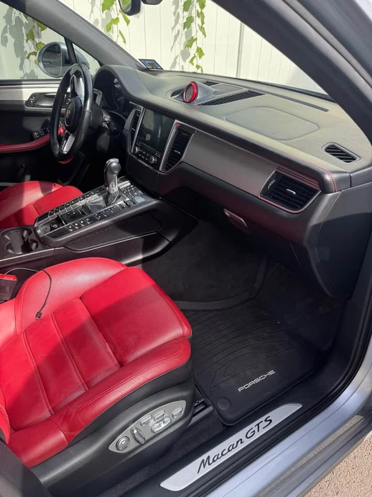 2017 Porsche Macan - Image 6 of 8