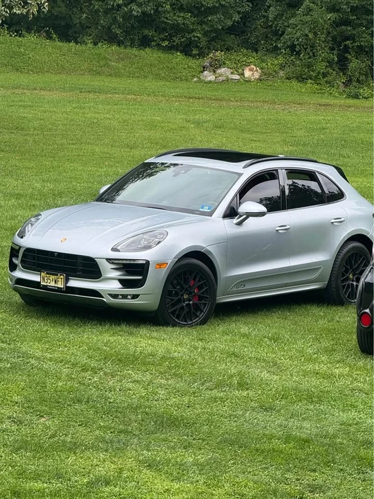 2017 Porsche Macan - Image 2 of 8