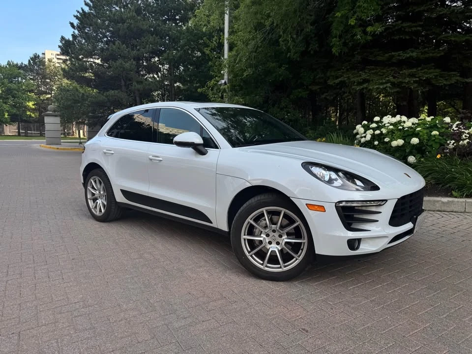 2017 Porsche Macan - Image 2 of 11