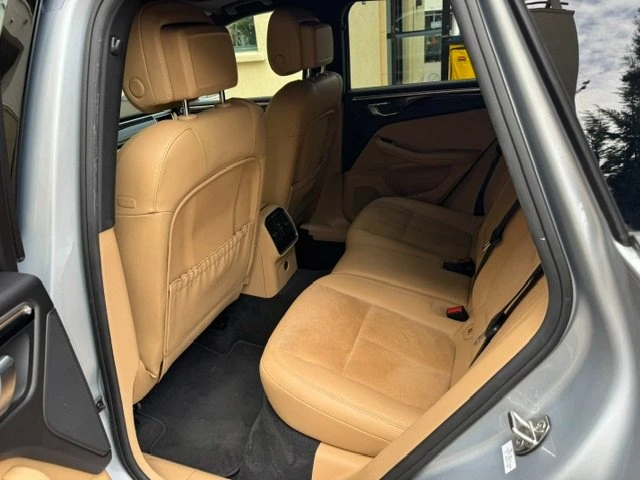 2017 Porsche Macan - Image 14 of 19