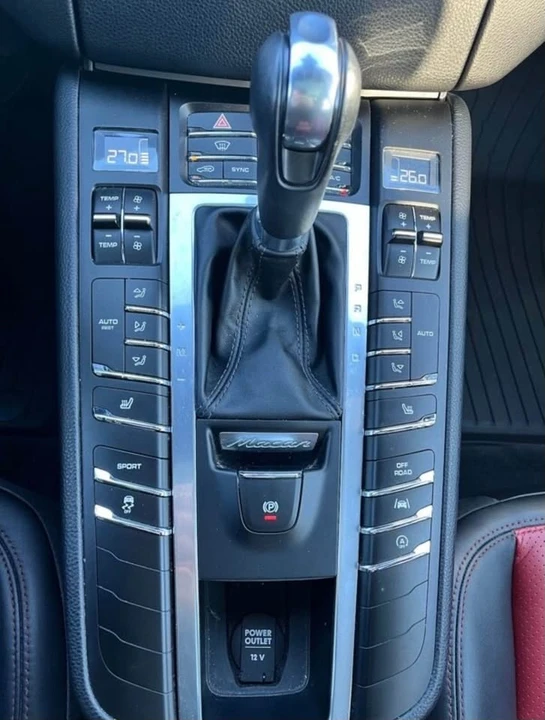 2017 Porsche Macan - Image 10 of 11