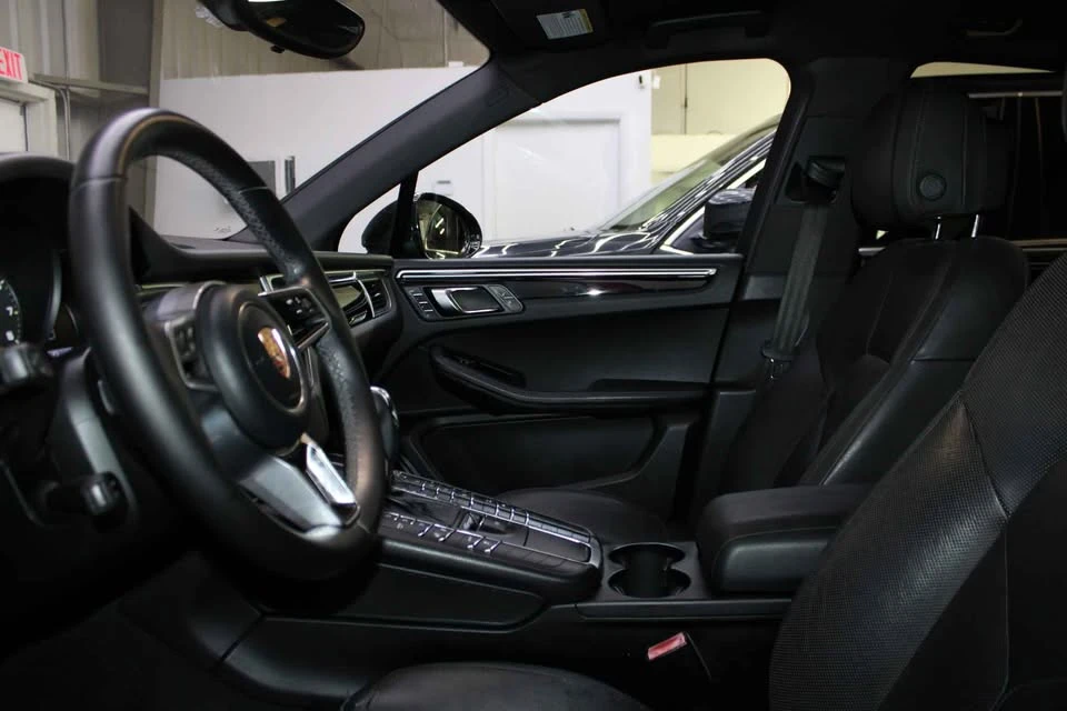 2017 Porsche Macan - Image 7 of 10