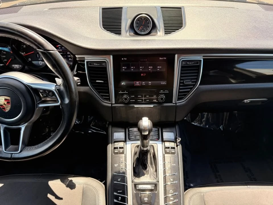 2017 Porsche Macan - Image 14 of 17