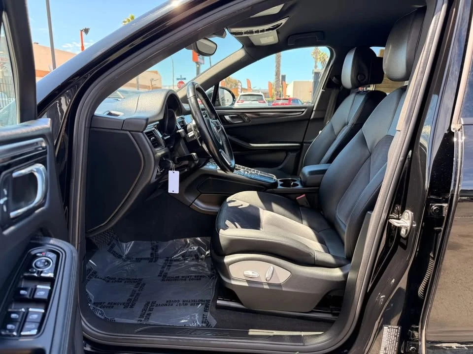 2017 Porsche Macan - Image 10 of 17