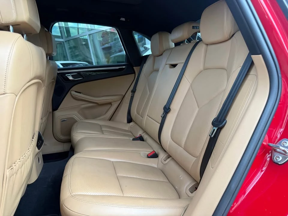 2017 Porsche Macan - Image 11 of 18