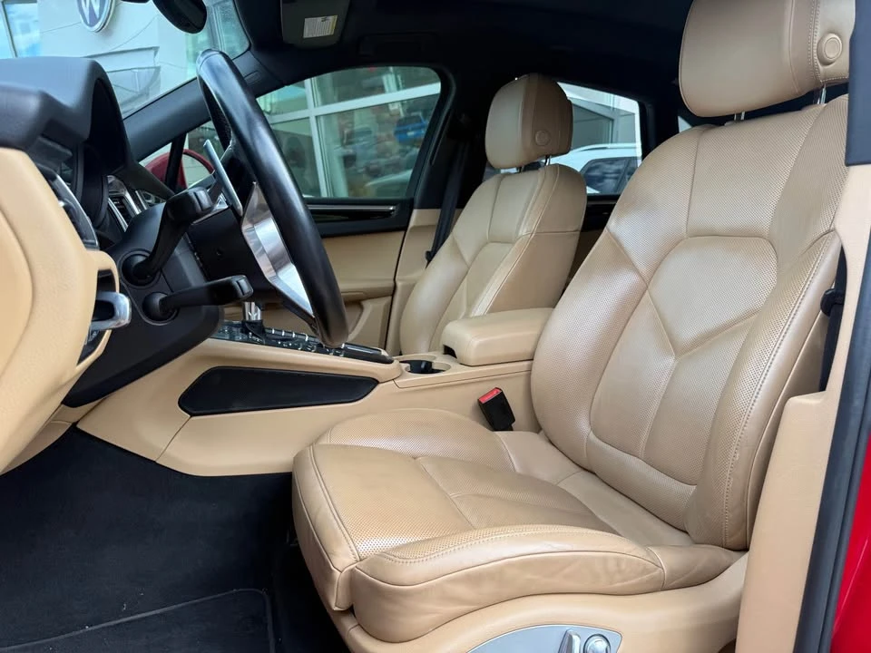 2017 Porsche Macan - Image 10 of 18