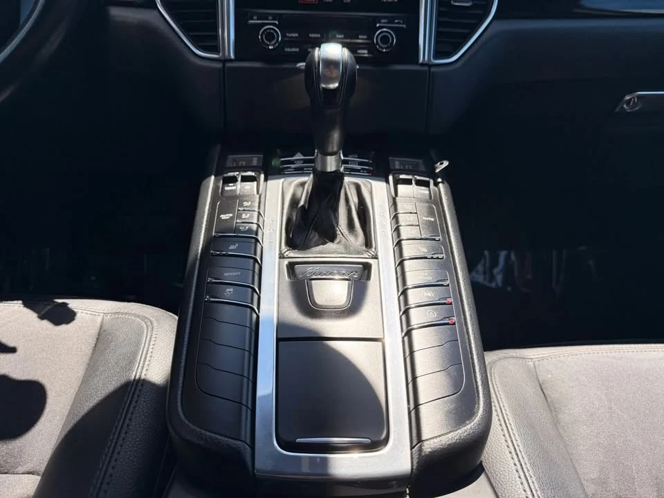 2017 Porsche Macan - Image 15 of 17