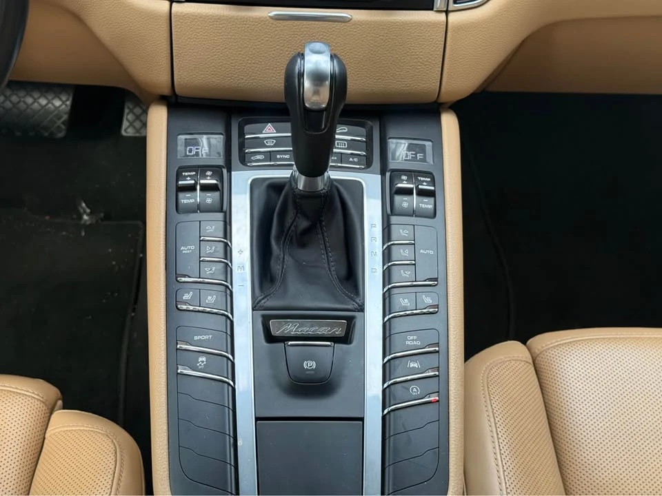 2017 Porsche Macan - Image 15 of 18
