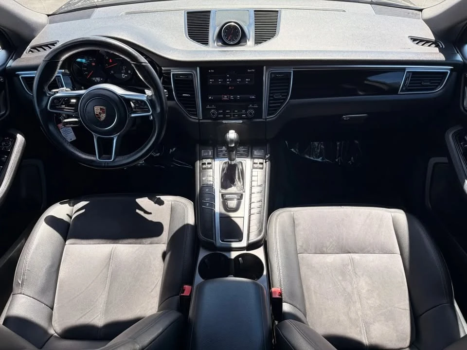 2017 Porsche Macan - Image 12 of 17