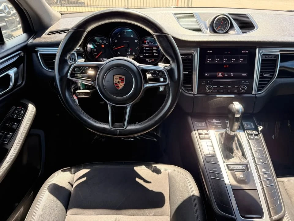 2017 Porsche Macan - Image 13 of 17