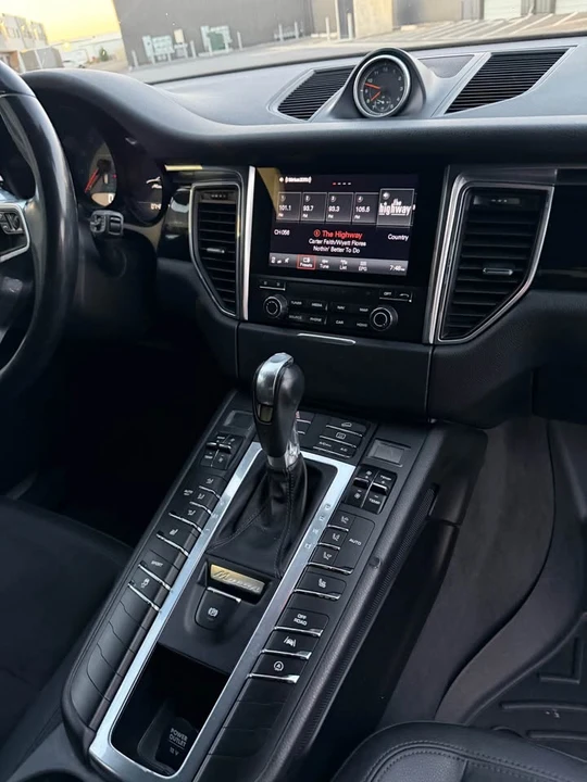 2017 Porsche Macan - Image 18 of 19