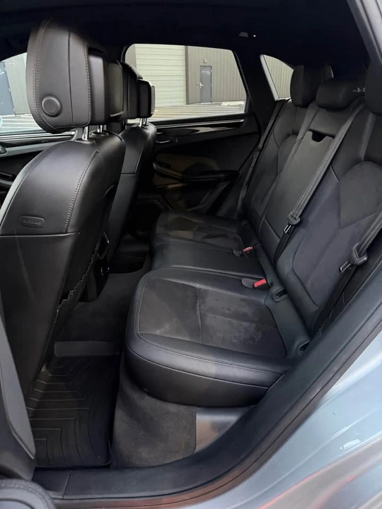 2017 Porsche Macan - Image 14 of 19