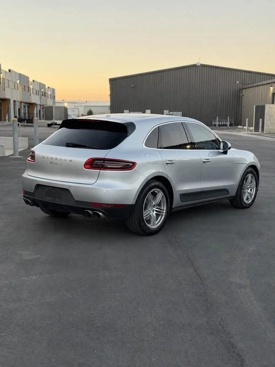 2017 Porsche Macan - Image 9 of 19