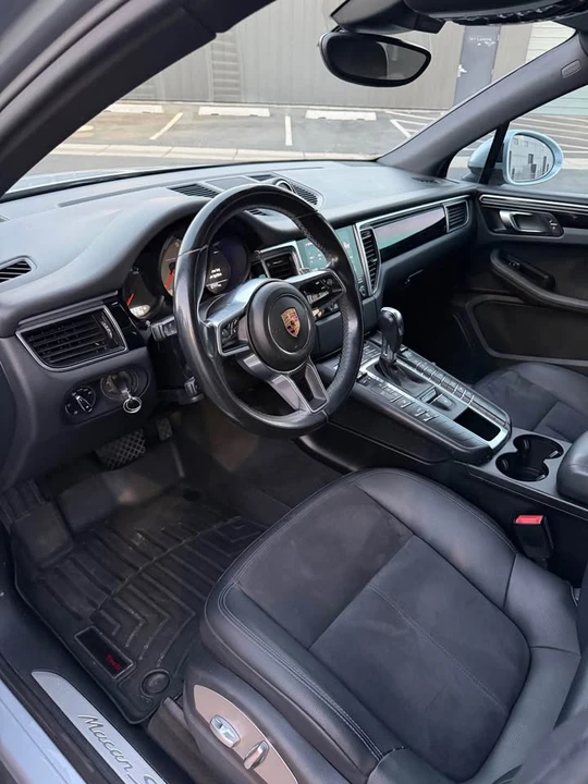 2017 Porsche Macan - Image 11 of 19