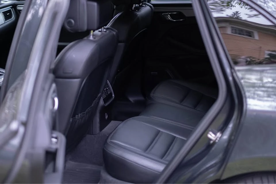 2017 Porsche Macan - Image 6 of 8