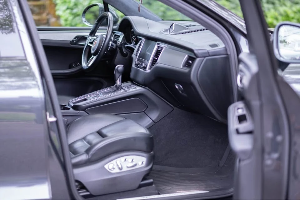 2017 Porsche Macan - Image 5 of 8