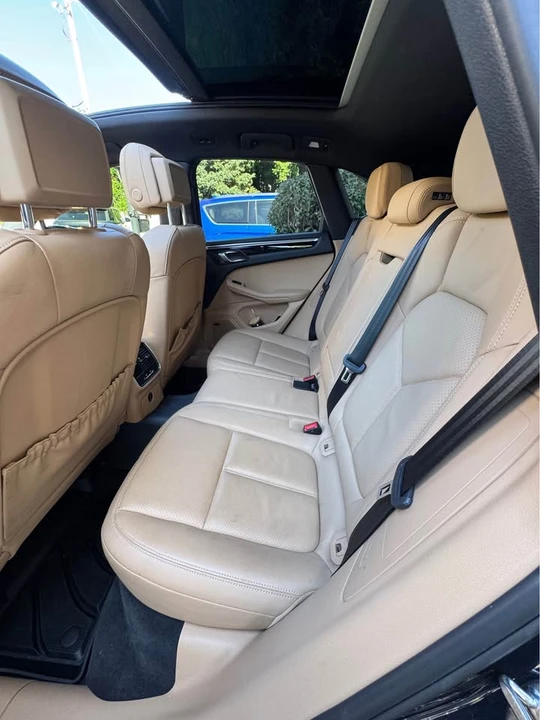 2017 Porsche Macan - Image 13 of 17