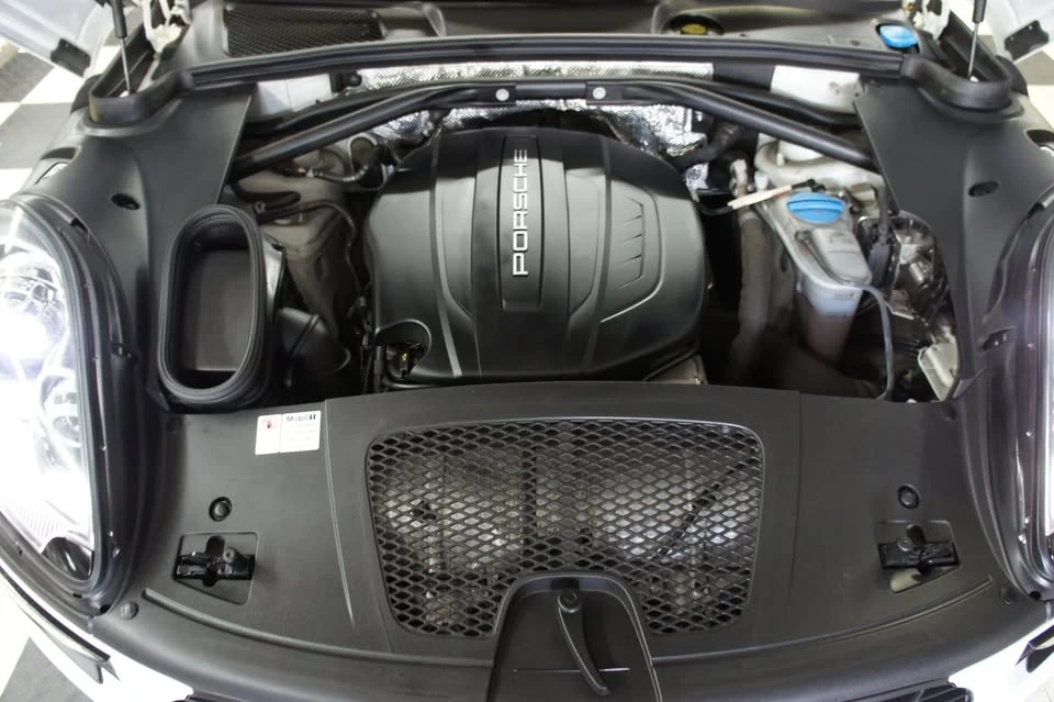 2017 Porsche Macan - Image 9 of 17