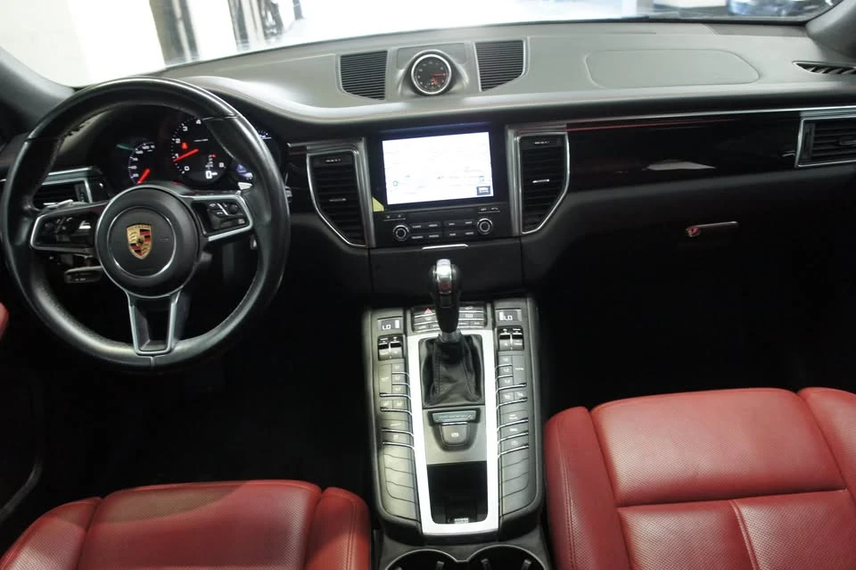 2017 Porsche Macan - Image 15 of 17