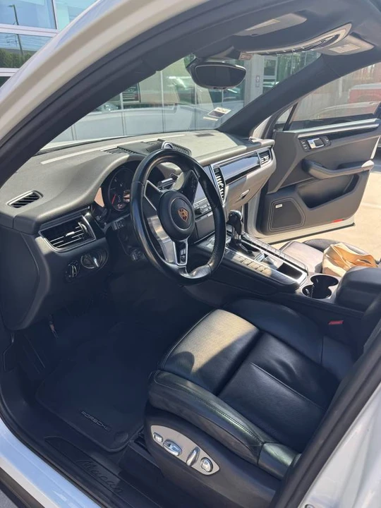 2017 Porsche Macan - Image 15 of 24