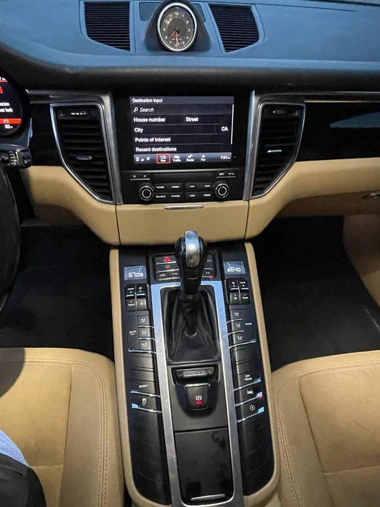 2017 Porsche Macan - Image 19 of 20